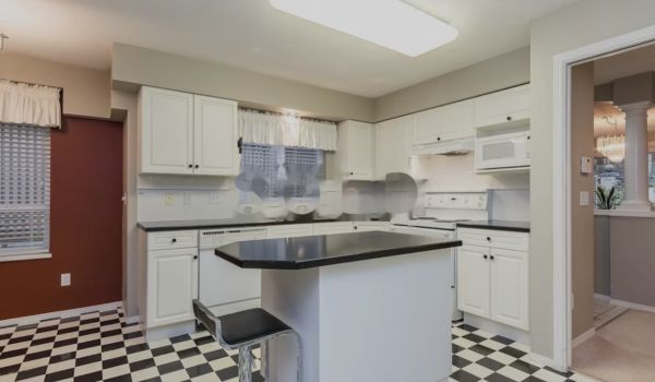 Kitchen on 70 Avenue